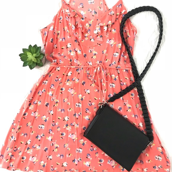 LC Lauren Conrad Dresses & Skirts - Lauren Conrad Floral print dress/great conditions